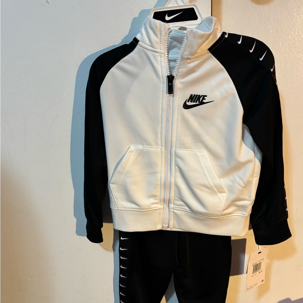 Nike White and Black Athletic Set